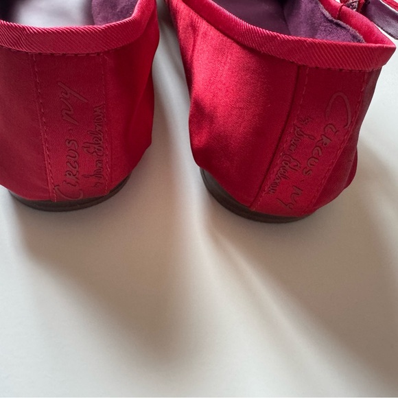 New Circus by Sam Edelman Zuri Ruby Red Flats, Gold Accents, sz 8.5 cross cross - Picture 3 of 3